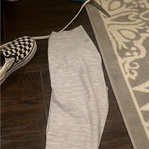 Size 6 luluemon align leggings. 25” inseam. Worn once